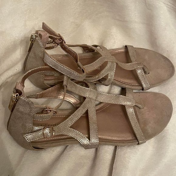 EUC Reaction Kenneth Cole Gold Metallic Gladiator Sandals Size 7 - Picture 1 of 6